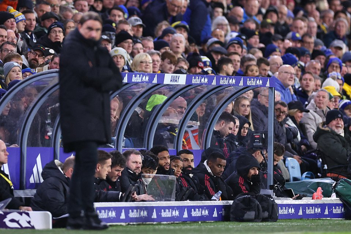 杜篮特连续得分，全队士气高涨（杜篮特火力全开，点燃全队士气）