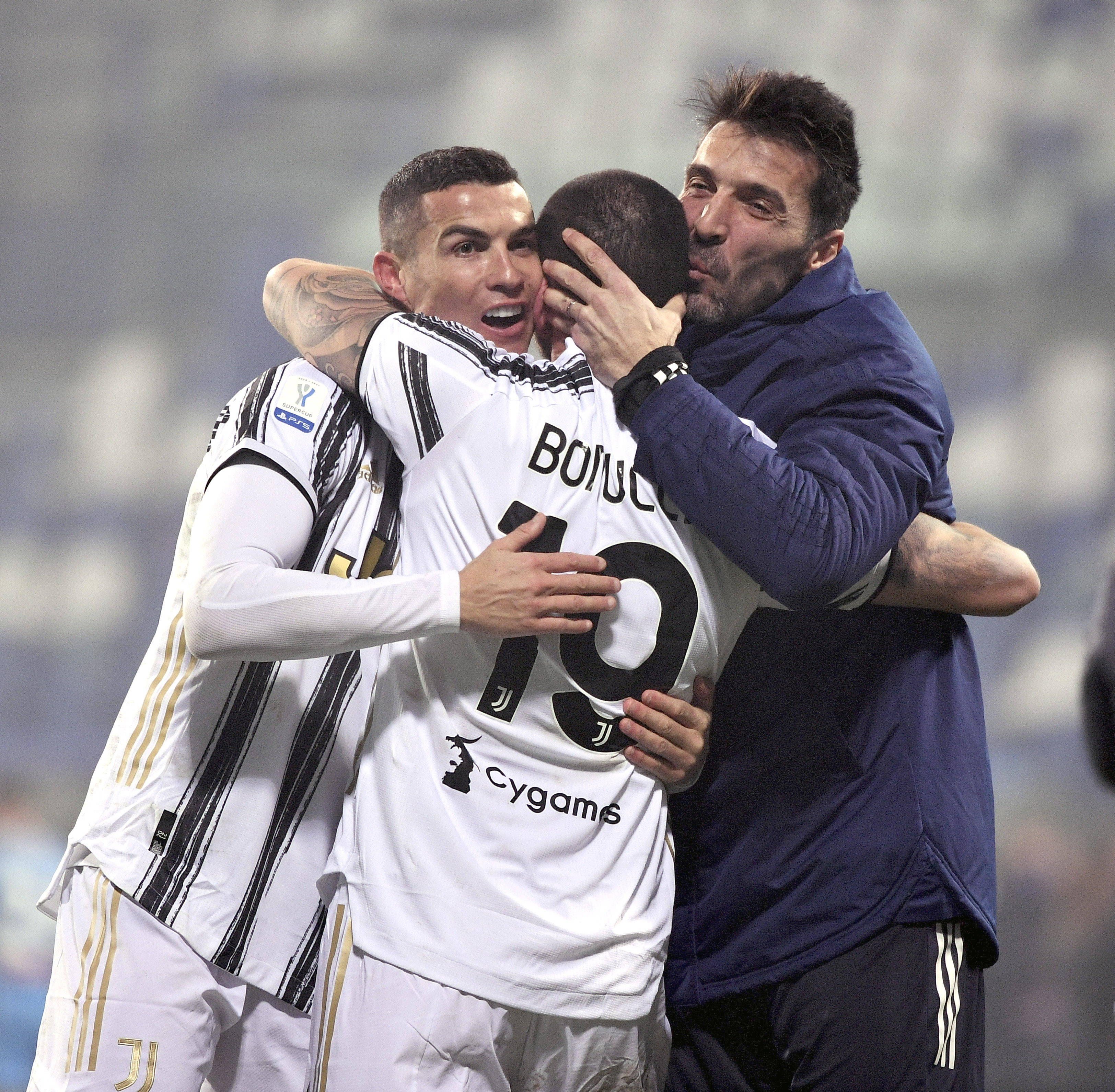 世体：巴萨教练组认为拉菲尼亚和佩德里的回归是希望所在（世体：巴萨教练组将拉菲尼亚与佩德里的复出视为重燃希望的关键）