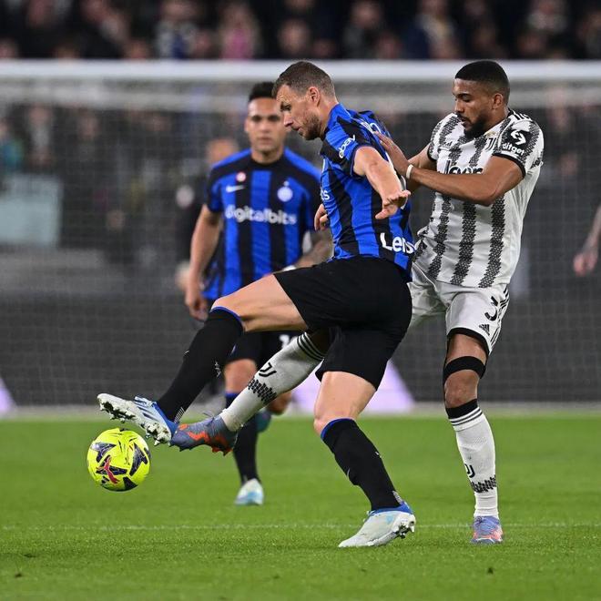 早报：悲欢并不相通（晨间速递：悲喜各自安）